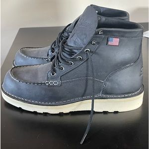 Danner Mens Bull Run Moc Toe size 9.5 New without tags